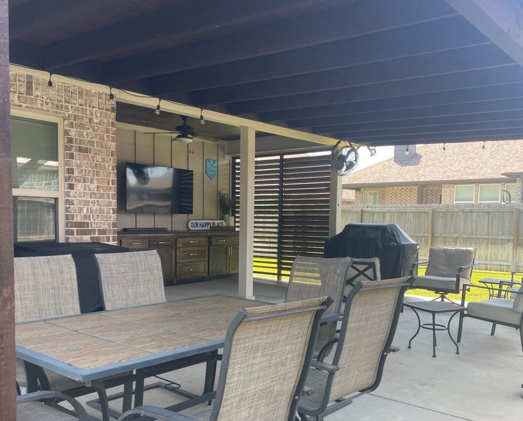 a custom patio with an outdoor dining area