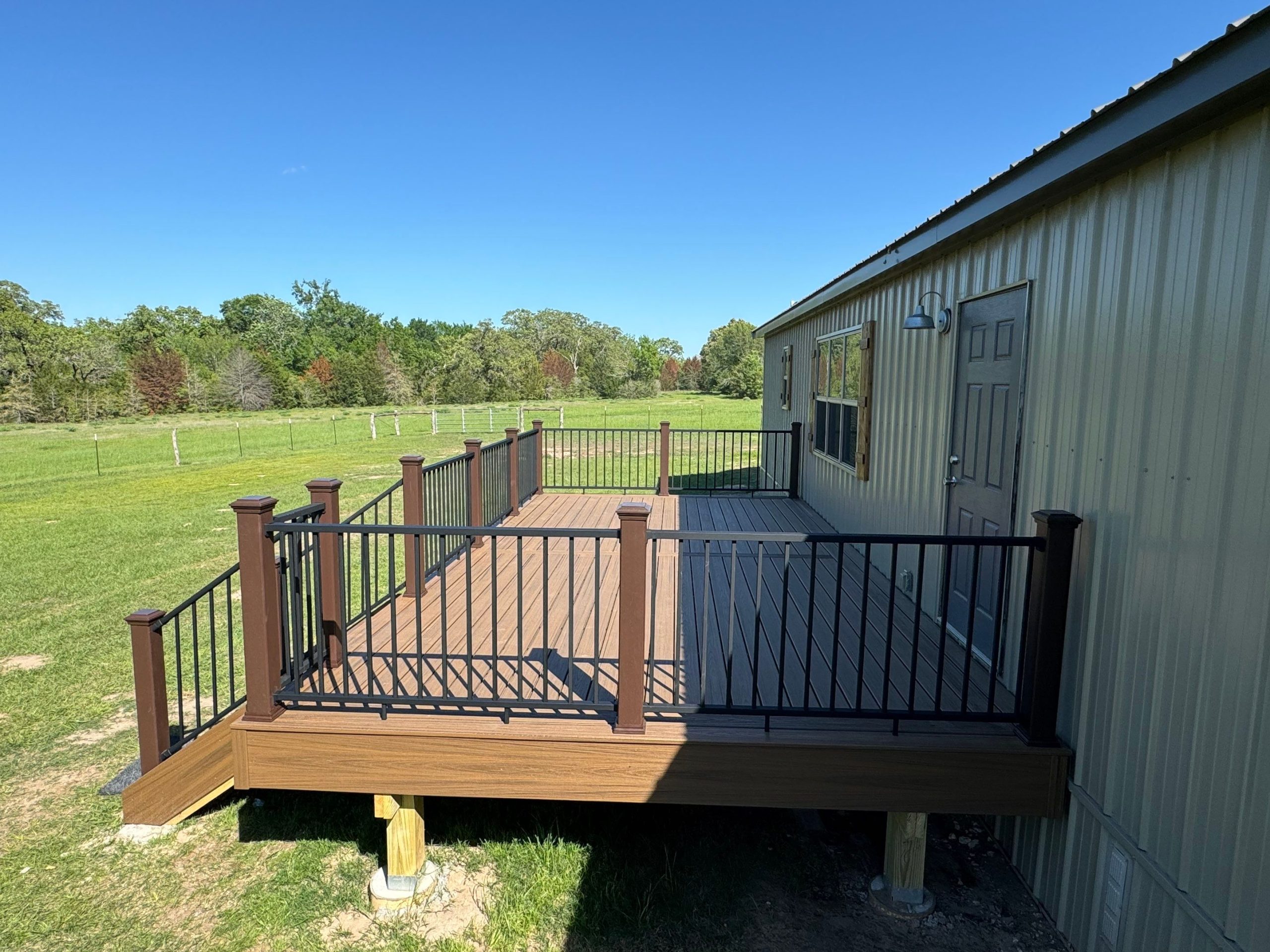 Top porch flooring ideas for a durable outdoor space bryan | h3 outdoor design & construction | h3 outdoor design & construction Porch Made with Trex Composite Deck in College Station, Tx
