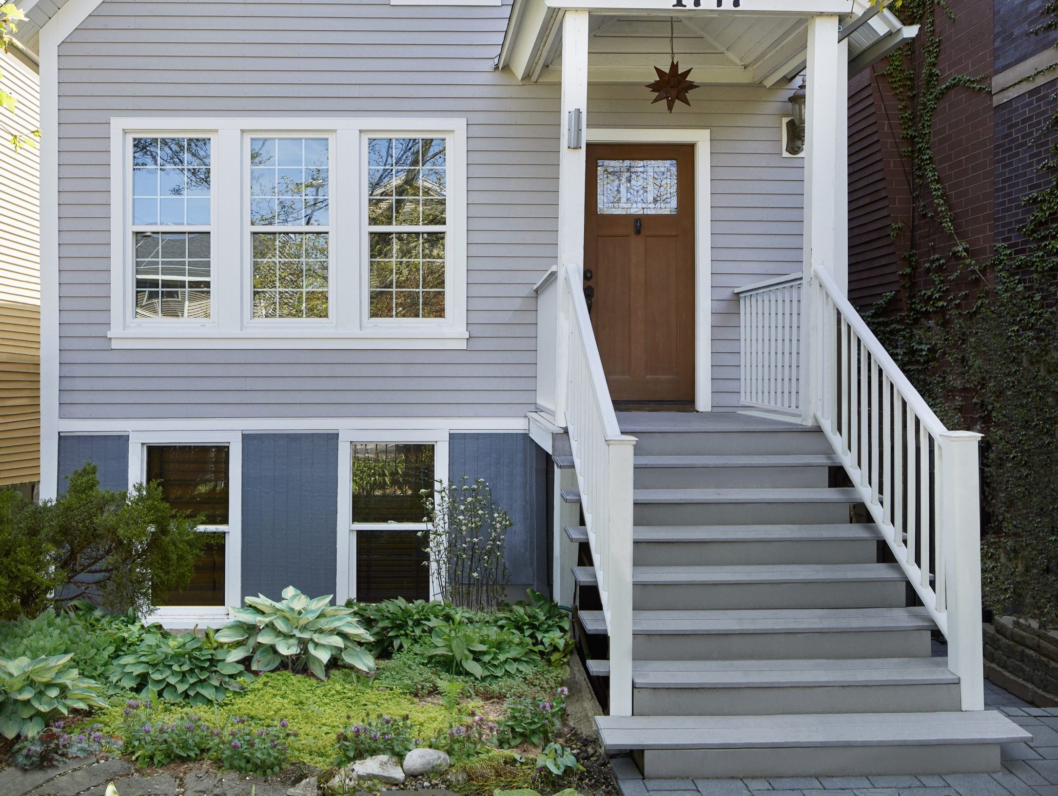 Front porch stairs design: ideas to boost curb appeal h3 | h3 outdoor design & construction | h3 outdoor design & construction Front Porch with Composite Stairs by Timbertech Azek Exteriors