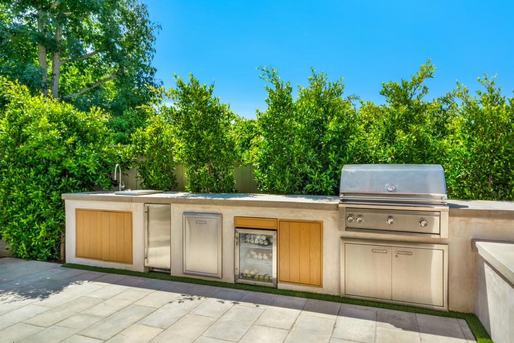 Outdoor Kitchen BBQ built in
